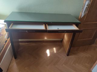 Mesa escritorio con sobre de cristal 