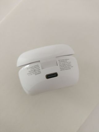 Auriculares inalámbricos JVC blancos