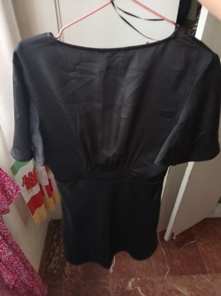 Vestido negro Stradivarius S