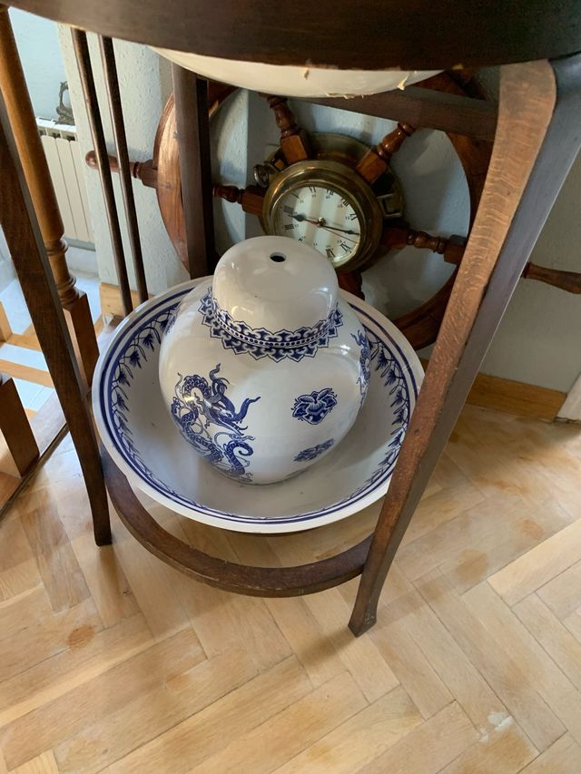 Lavabo antiguo con espejo