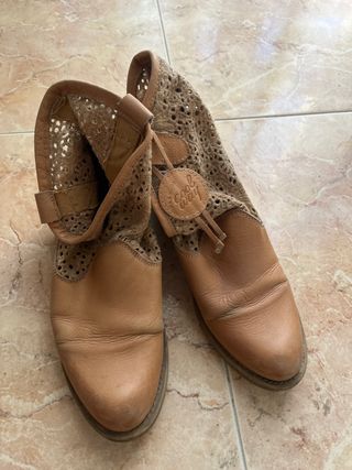 Botines de ante marrón claro