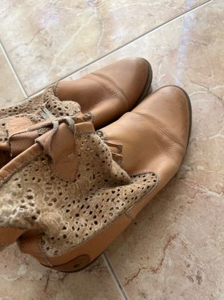 Botines de ante marrón claro