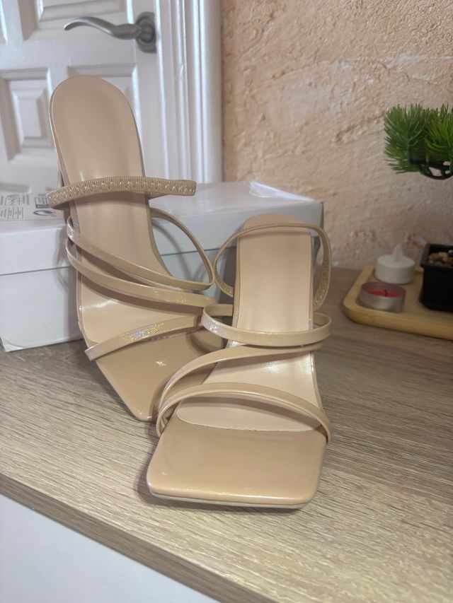 Sandalias tacón beige