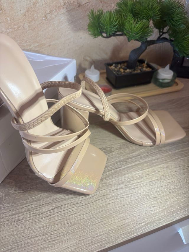 Sandalias tacón beige