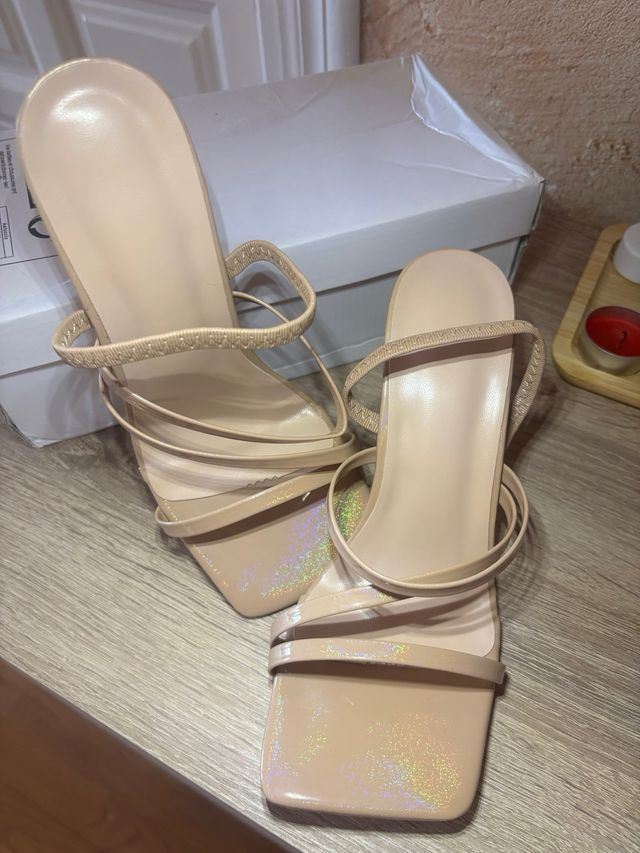 Sandalias tacón beige