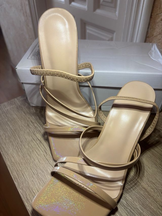 Sandalias tacón beige