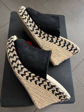 Sandalias cuña PinkDesert negras