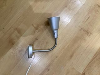 Lámpara aplique metalica orientable