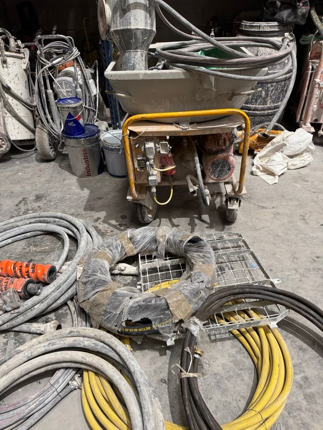 Máquina proyectar yeso usada. pulzmeister. c