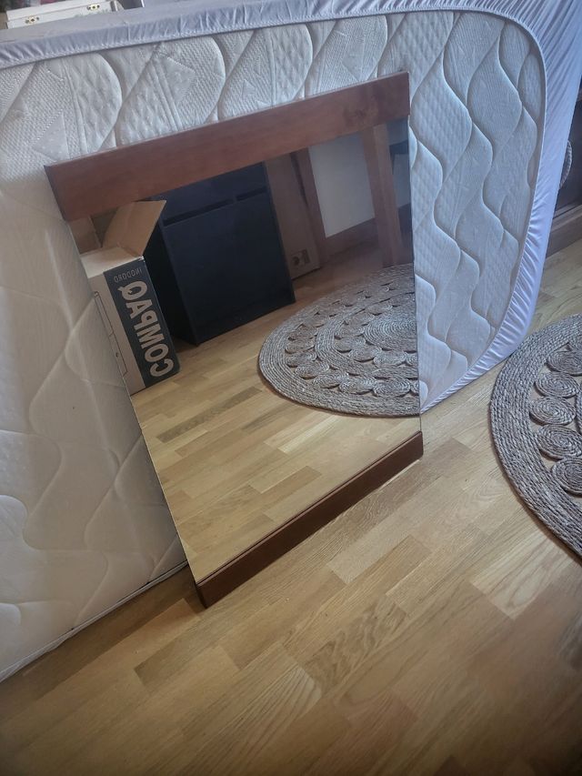 Espejo madera marrón. En perfecto estado