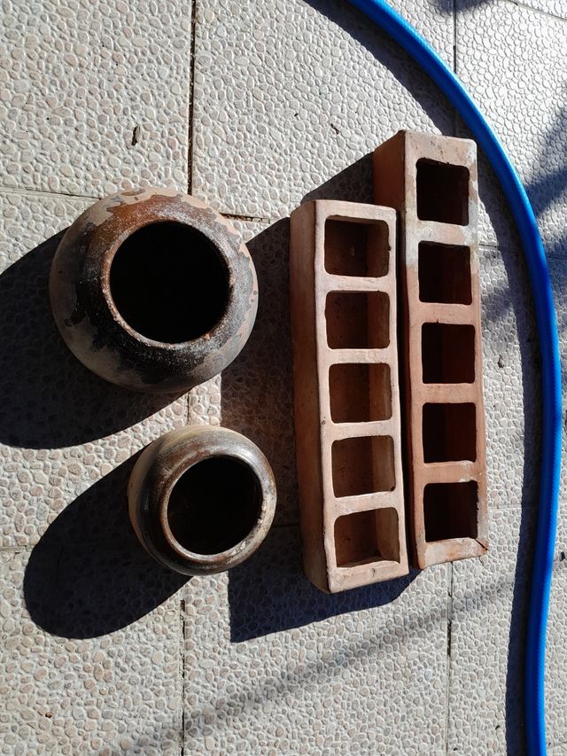 Bebederos y comederos barro antiguos