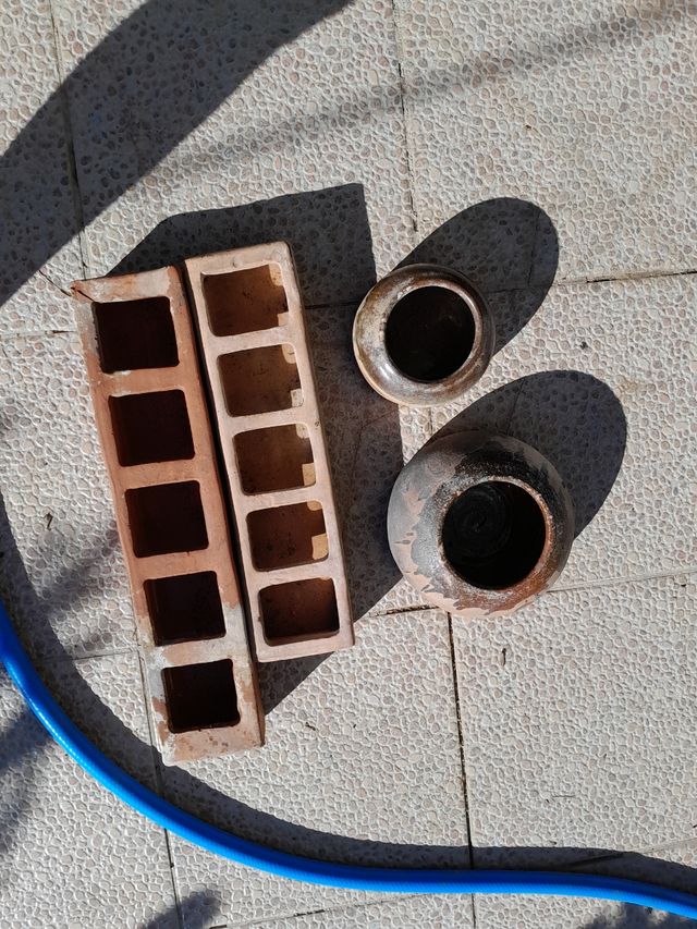 Bebederos y comederos barro antiguos