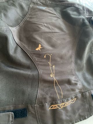 Chaqueta moto Axion mujer color marrón
