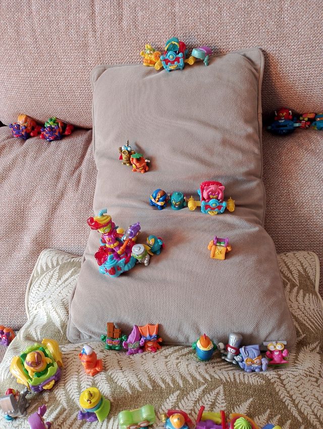 SuperThings: muchas figuras coleccionables