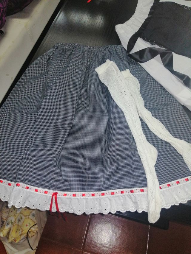 Traje espigadora blanco y negro