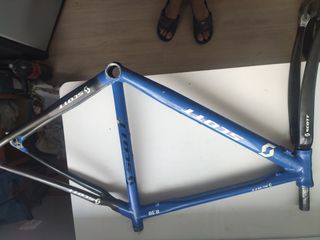 Cuadro Bicicleta SCOTT R300.     