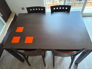 Mesa de madera + 4 sillas