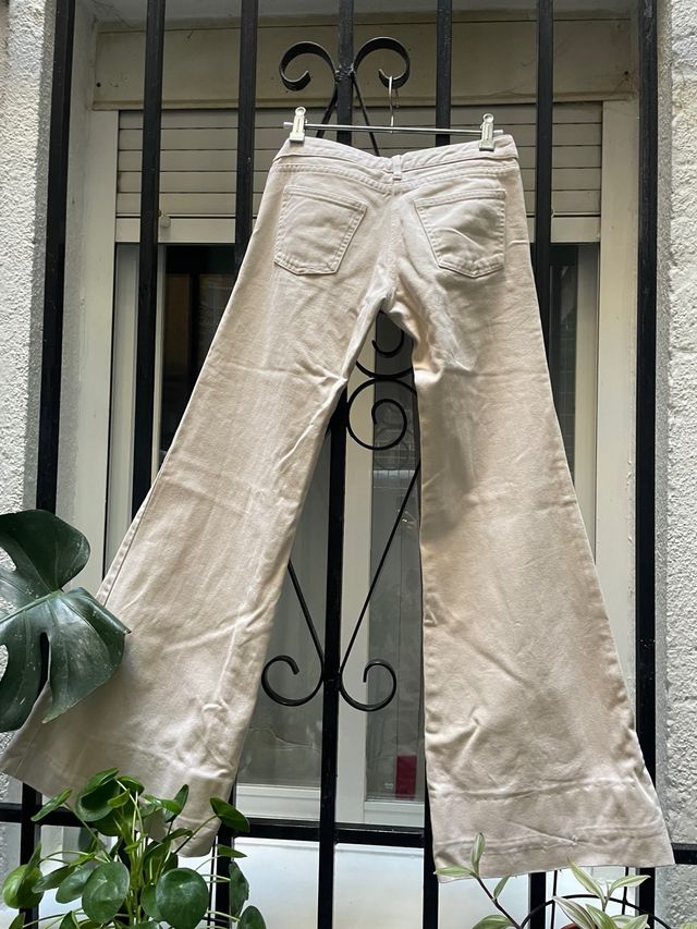 Pantalones campana beige tiro bajo