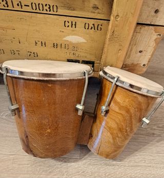 2 tamburi/bonghi in legno. Origine: Mauritania