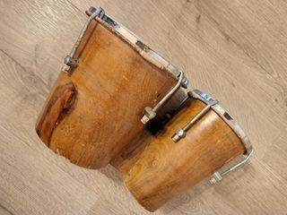 2 tamburi/bonghi in legno. Origine: Mauritania