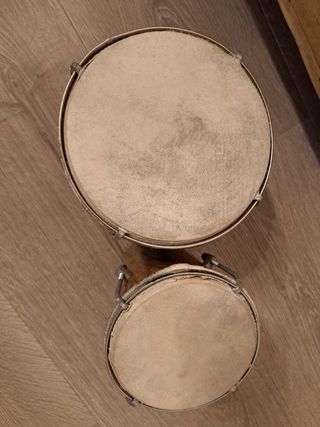 2 tamburi/bonghi in legno. Origine: Mauritania