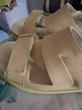 Sandalias Camper amarillas