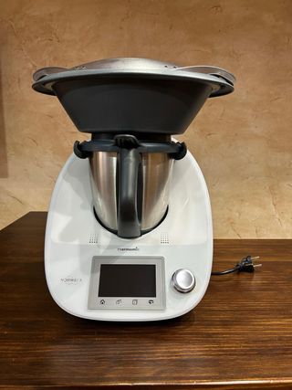 Thermomix TM5 + accesorios + 2 libros digitales 