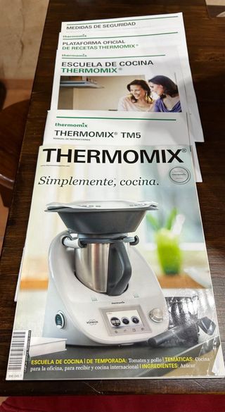 Thermomix TM5 + accesorios + 2 libros digitales 