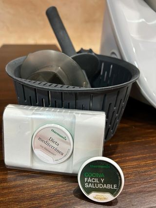 Thermomix TM5 + accesorios + 2 libros digitales 