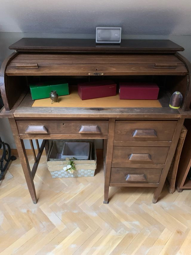 Escritorio antiguo de madera