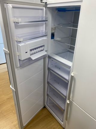 Congelador Samsung - 399