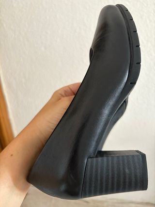 Zapatos Pitillos negros tacón medio