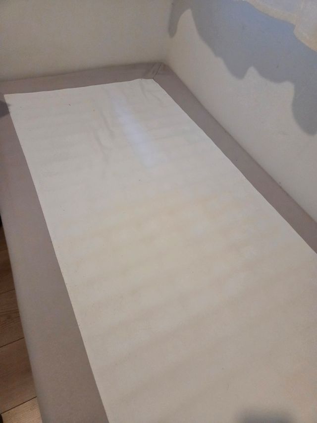 Cama (Somier + Colchon) IKEA: LYNGOR 90x200 beige