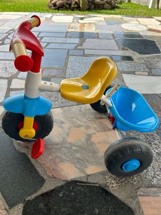 Triciclo infantil multicolor