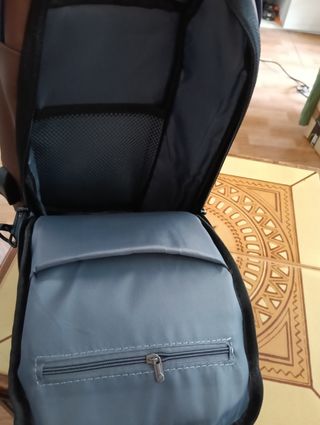 Mochila bandolera azul y marrón