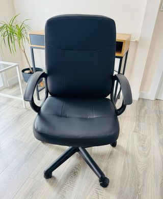 Silla de oficina  (con posibilidad de escritorio)