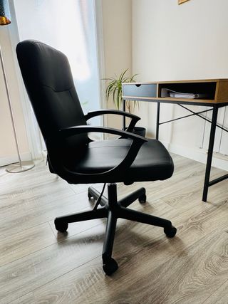 Silla de oficina  (con posibilidad de escritorio)