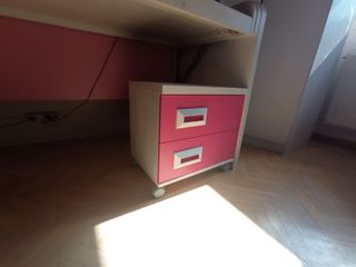 Litera juvenil con escritorio