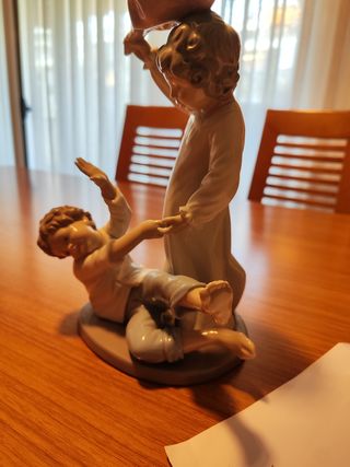 Figura Nao Lladró: Niños con almohada