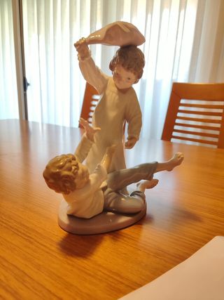 Figura Nao Lladró: Niños con almohada