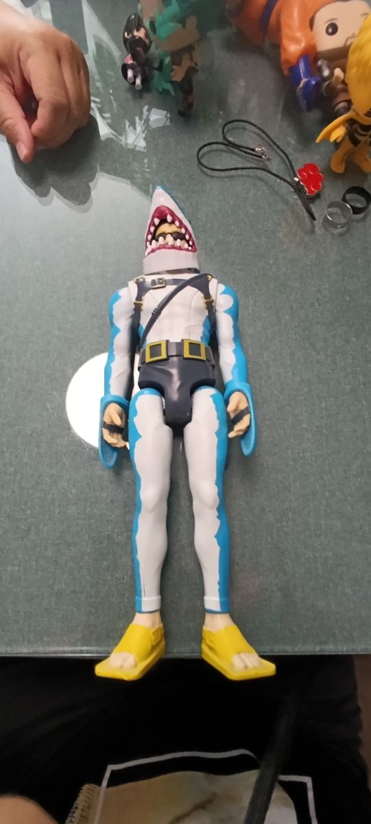 Figura Fortnite Tiburón 30cm