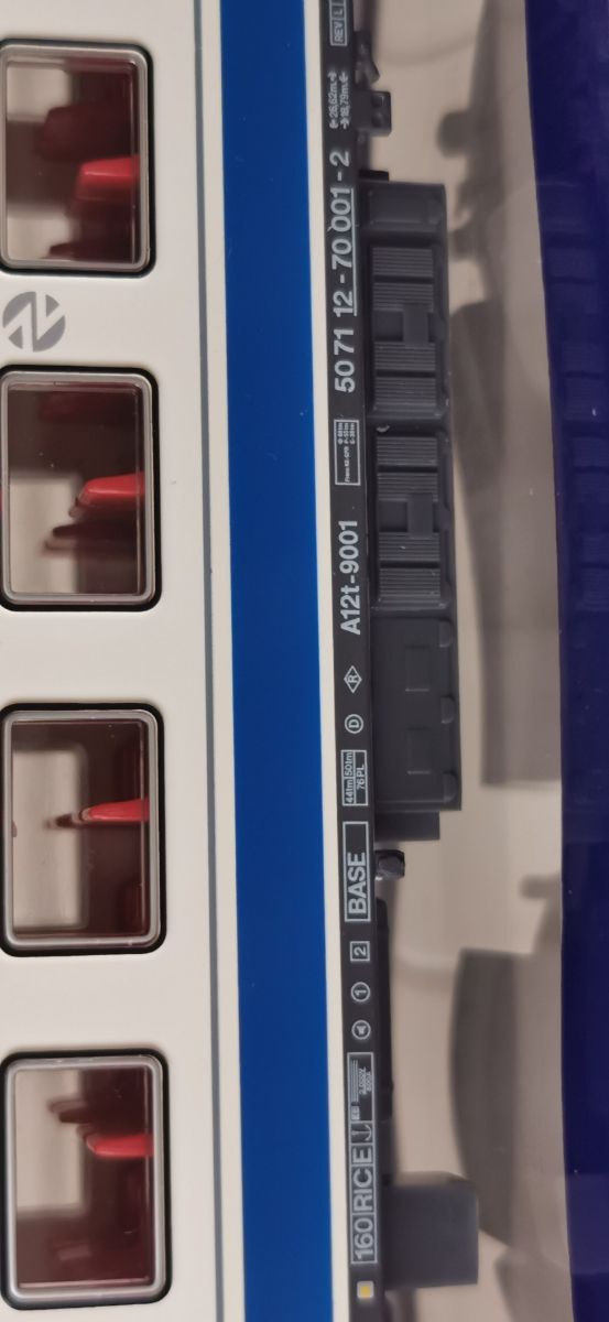 ROCO 64530 HO. Coche grandes líneas serie 9000