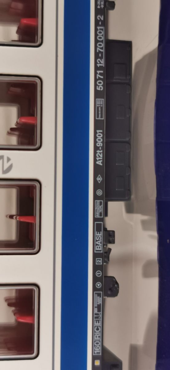 ROCO 64530 HO. Coche grandes líneas serie 9000