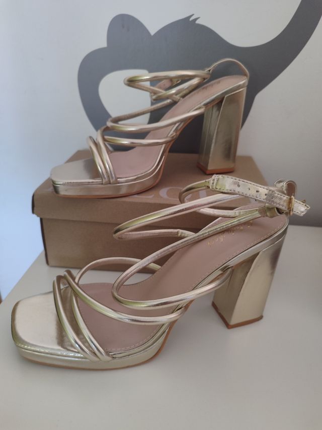 Sandalias doradas tacón 10 cm Talla 41