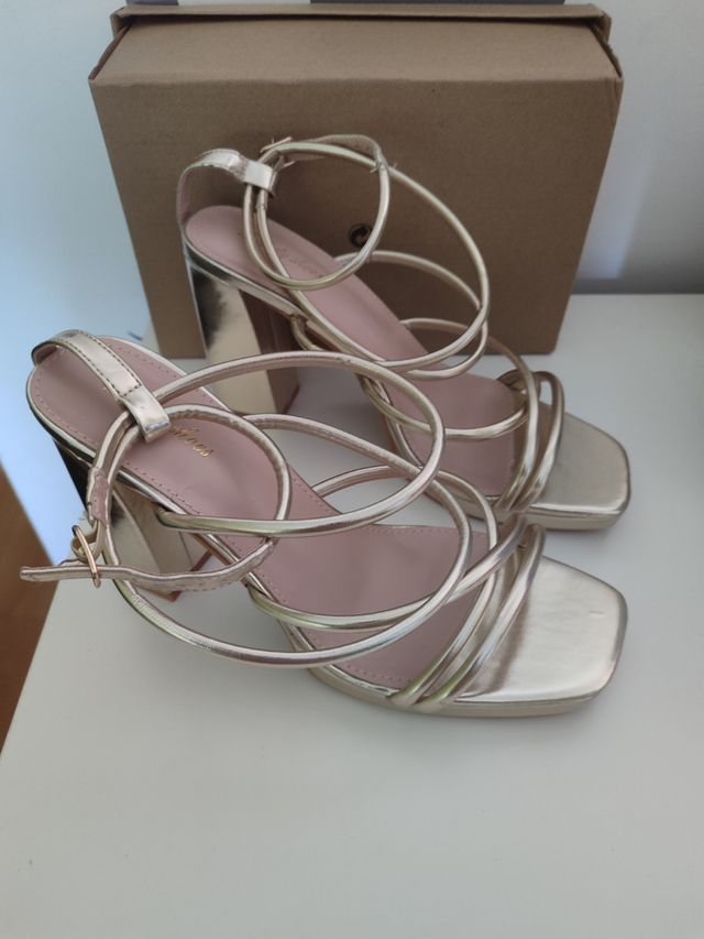 Sandalias doradas tacón 10 cm Talla 41