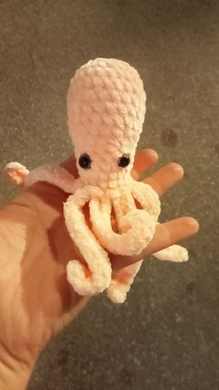 Pulpo amigurumi tejido a crochet. Hecho a mano