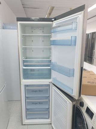 Nevera HAIER 1.88m x 60cm 