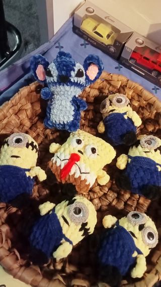 Peluches tejidos a mano.