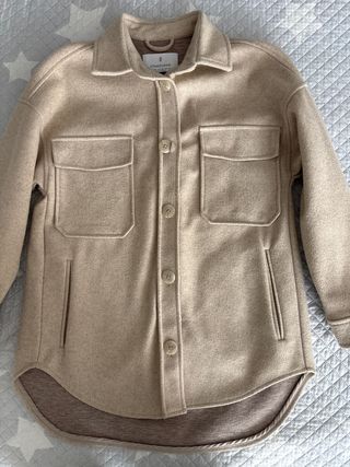 Chaqueta Stradivarius beige