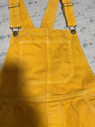Mono corto amarillo